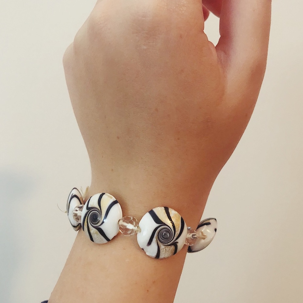 ⁺ ﾟ* Glass Seashell Bracelet * • ﾟ